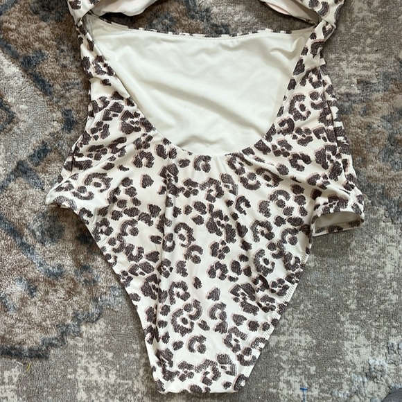 AERIE (NWT) One Shoulder Leopard One Piece Swimsuit, Size M - Picture 8 of 9